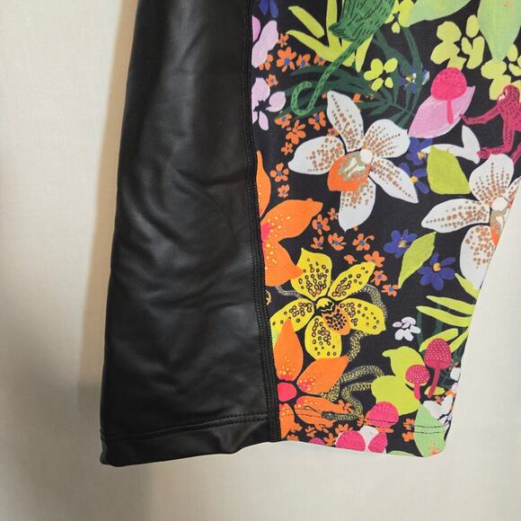Dundas Activewear Biker Shorts Floral Print Faux Leather Medium Legging Lounge - Picture 5 of 8